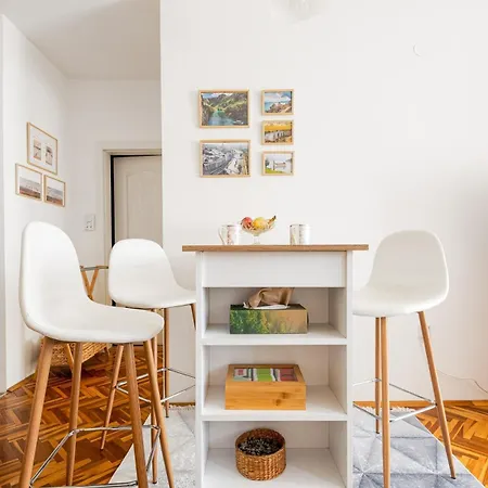 Bright & Stylish, Fully-equipped